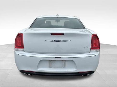 Used 2019 Chrysler 300 Limited RWD image 6