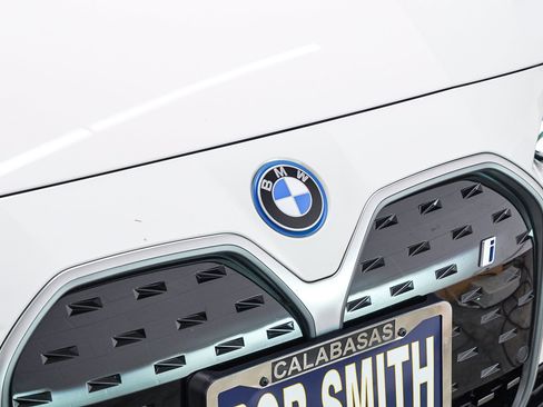 Used 2023 BMW i4 eDrive40 w/ Premium Package RWD image 9
