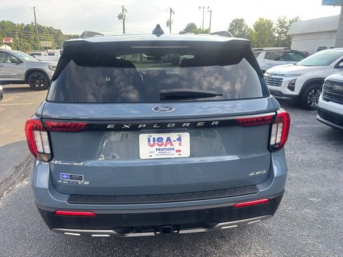Used 2025 Ford Explorer Active w/ Active Comfort Package AWD/4WD image 7