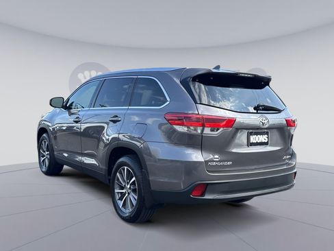 Used 2019 Toyota Highlander XLE AWD/4WD image 4