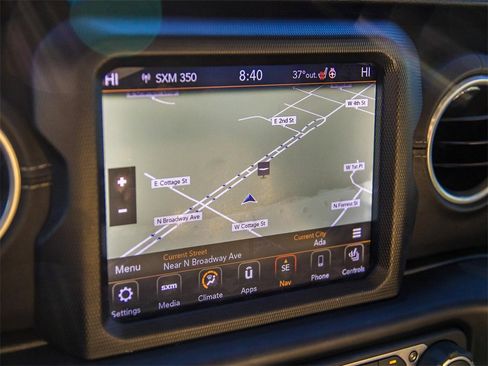 Used 2018 Jeep Wrangler Unlimited Sahara image 35