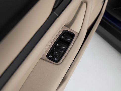 Certified 2022 Porsche Taycan image 21