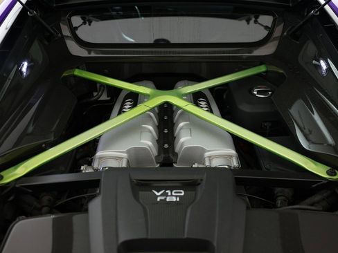 Used 2017 Audi R8 V10 w/ Carbon Exterior Package image 11