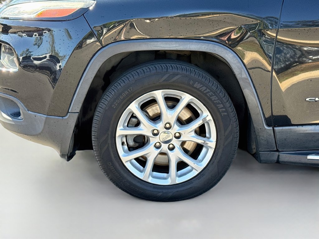 Used 2014 Jeep Cherokee Limited w/ Luxury Group FWD image 9