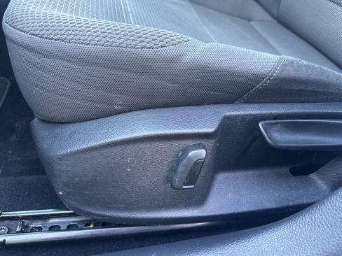 Used 2016 Volkswagen Golf S image 17