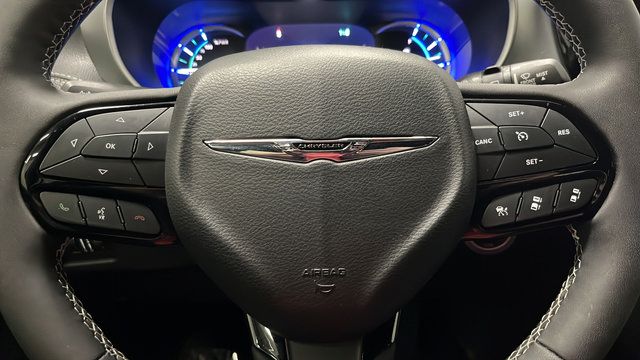 Used 2024 Chrysler Pacifica Limited FWD image 15