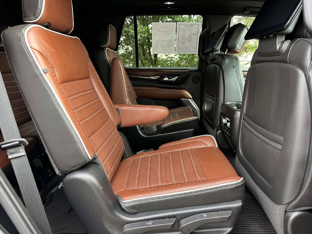 Used 2023 GMC Yukon Denali Ultimate AWD/4WD image 11