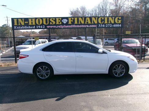 Used 2017 Toyota Camry SE image 7