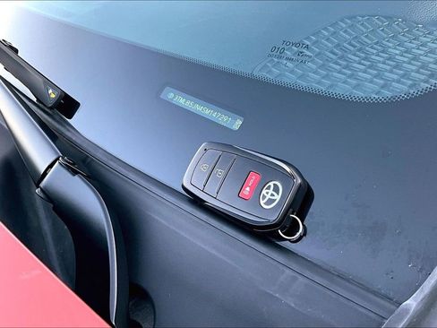 Used 2025 Toyota Tacoma TRD Off-Road image 11