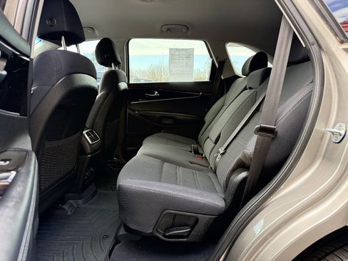 Used 2018 Kia Sorento FWD image 30