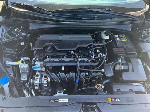 Used 2026 Hyundai Elantra SE FWD image 32