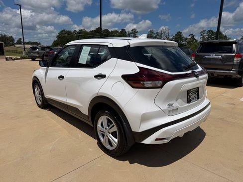 Used 2023 Nissan Kicks S FWD image 3