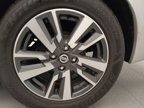 Used 2021 Nissan Versa SV image 31