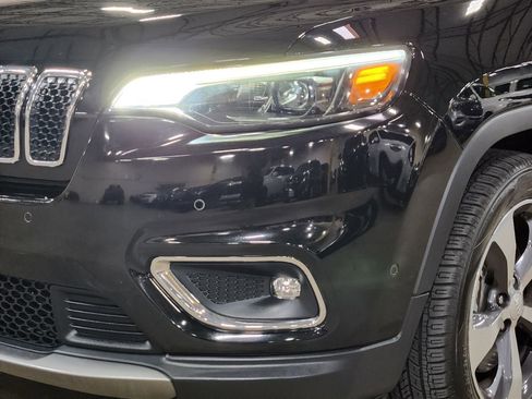 Used 2019 Jeep Cherokee Limited w/ Luxury Group FWD image 14