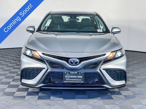 Used 2023 Toyota Camry SE image 2