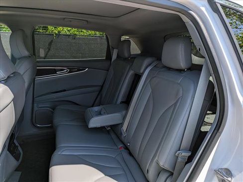 Used 2022 Lincoln Nautilus Reserve AWD/4WD image 22