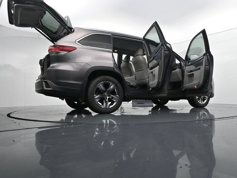 Used 2019 Toyota Highlander Limited Platinum AWD/4WD image 40