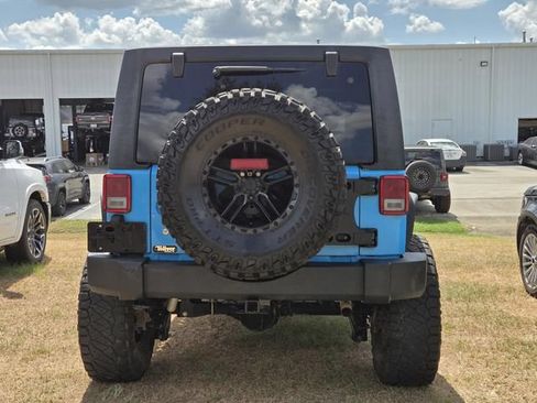 Used 2017 Jeep Wrangler Unlimited Rubicon w/ Connectivity Group AWD/4WD image 6