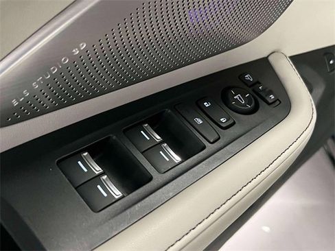 Used 2025 Acura RDX SH-AWD w/ Advance Package image 16