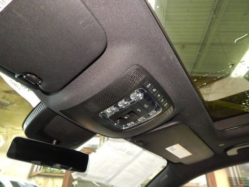 Used 2022 Mercedes-Benz GLE 350 4MATIC w/ AMG Line Exterior image 24