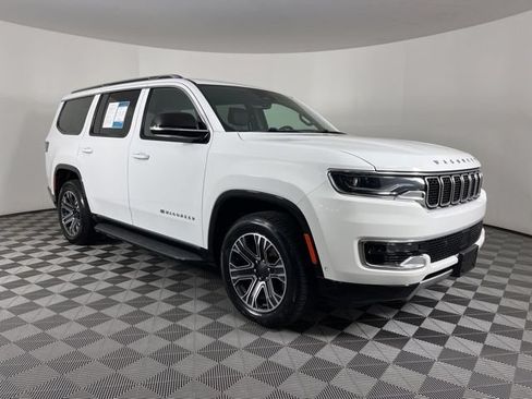 Used 2024 Jeep Wagoneer Series II w/ Flexible Seating Group RWD image 3