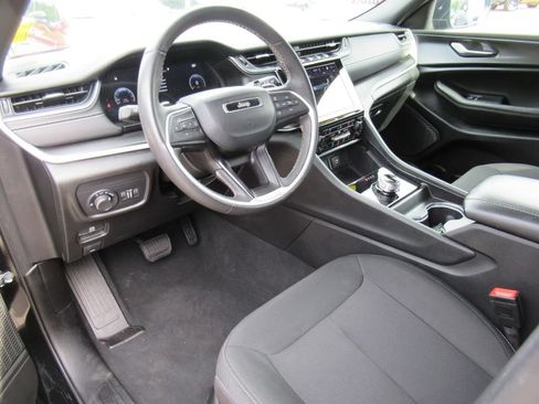 Certified 2025 Jeep Grand Cherokee L Laredo w/ Luxury Tech Group I RWD image 15
