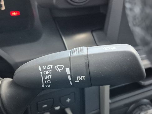Used 2025 Toyota Tacoma SR5 AWD/4WD image 37
