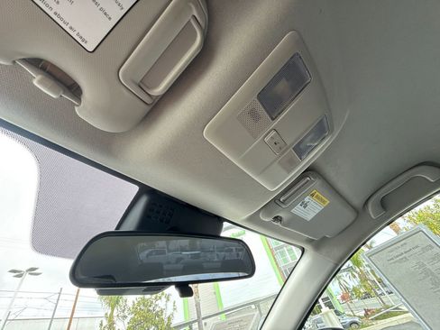 Used 2018 MAZDA MAZDA3 Sport image 31