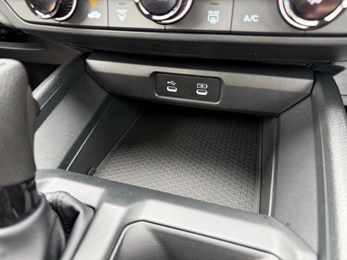 Used 2025 Honda Accord LX image 24