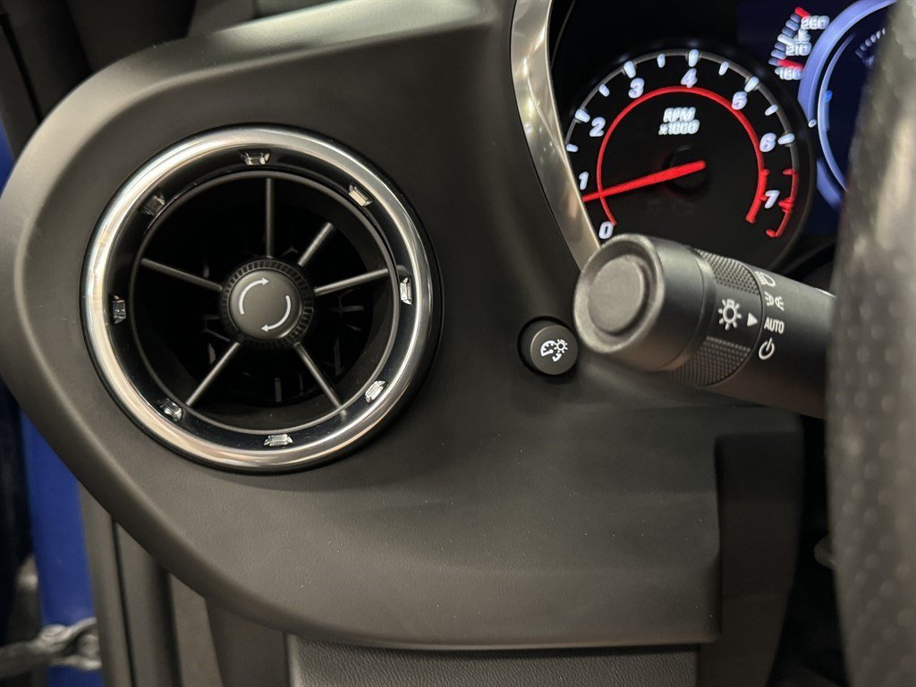 Used 2019 Chevrolet Camaro SS RWD image 27