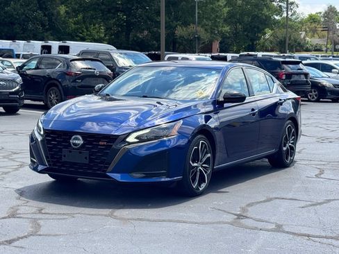 Used 2024 Nissan Altima 2.5 SR FWD image 2