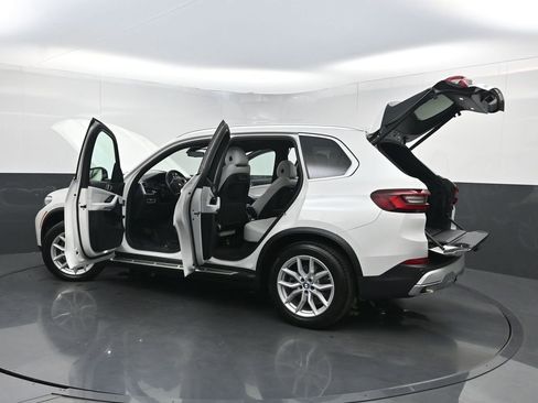 Used 2023 BMW X5 xDrive40i w/ Premium Package AWD/4WD image 41