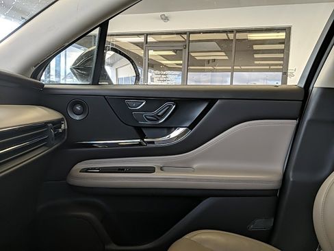 Used 2020 Lincoln Corsair Reserve w/ Appearance Package image 22