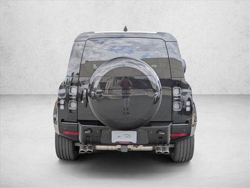 Certified 2025 Land Rover Defender 110 V8 AWD/4WD image 7