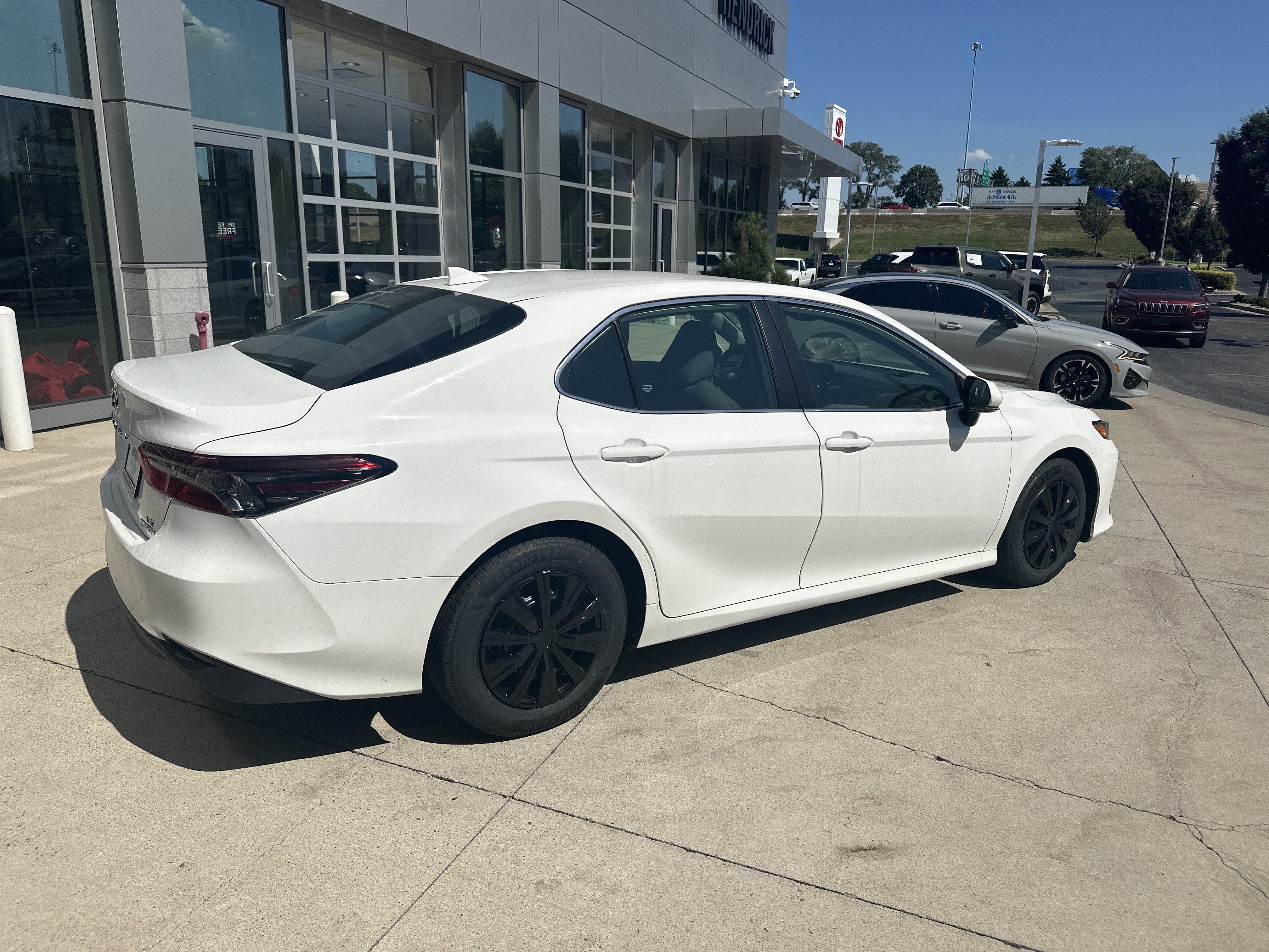 Used 2023 Toyota Camry LE FWD image 6