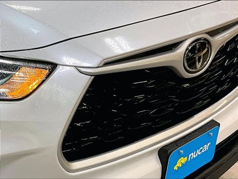 Used 2023 Toyota Highlander XLE image 33
