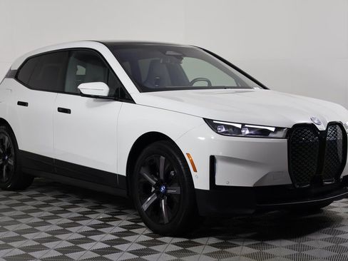Certified 2025 BMW iX xDrive50 w/ Convenience Package AWD/4WD image 3