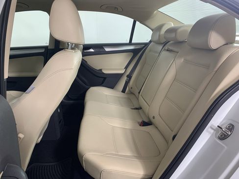 Used 2017 Volkswagen Jetta SE image 32