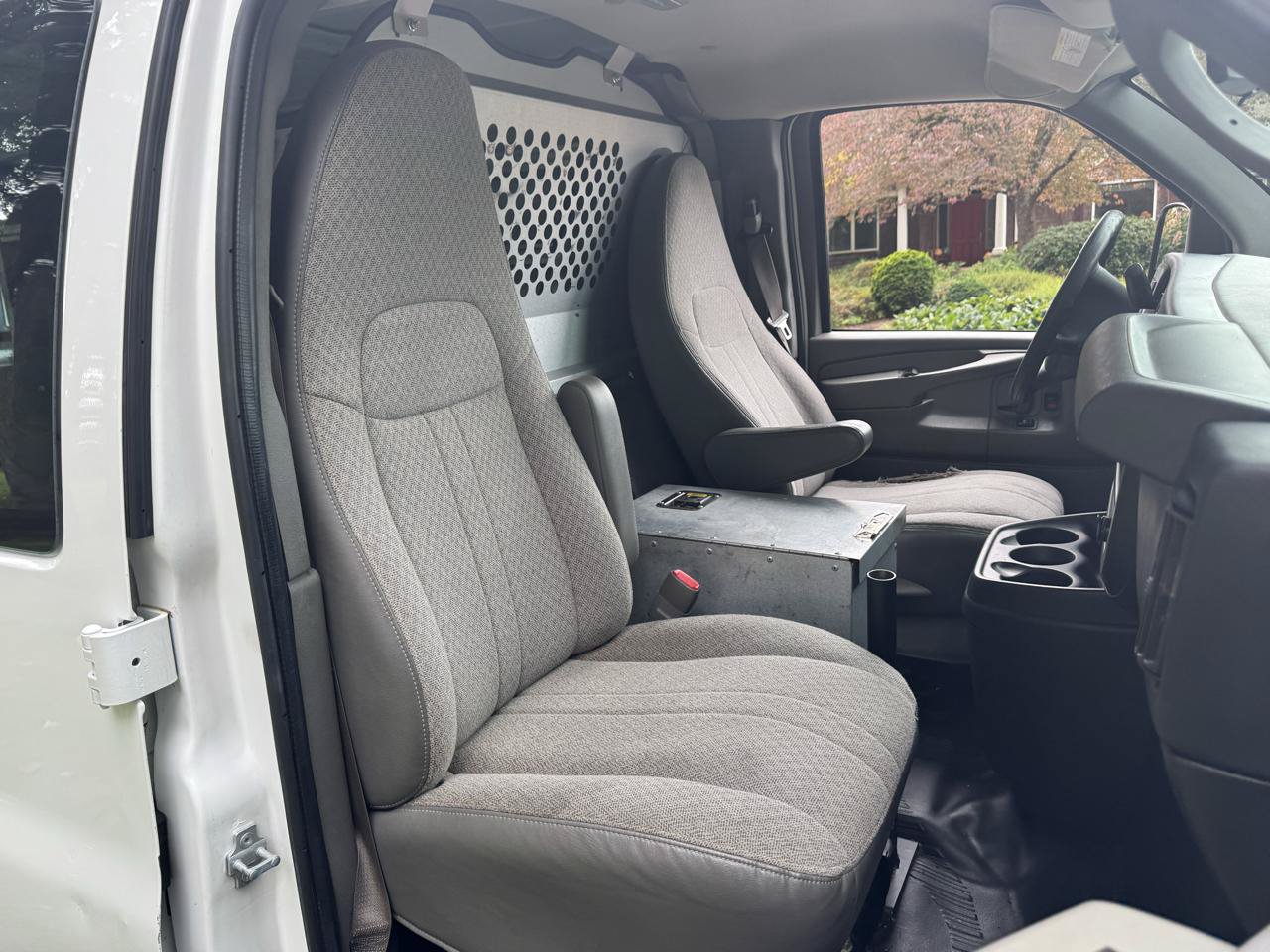 Used 2014 Chevrolet Express 2500 RWD image 22