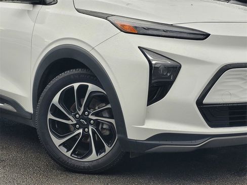 Used 2022 Chevrolet Bolt EUV Premier w/ Sun & Sound Package image 4