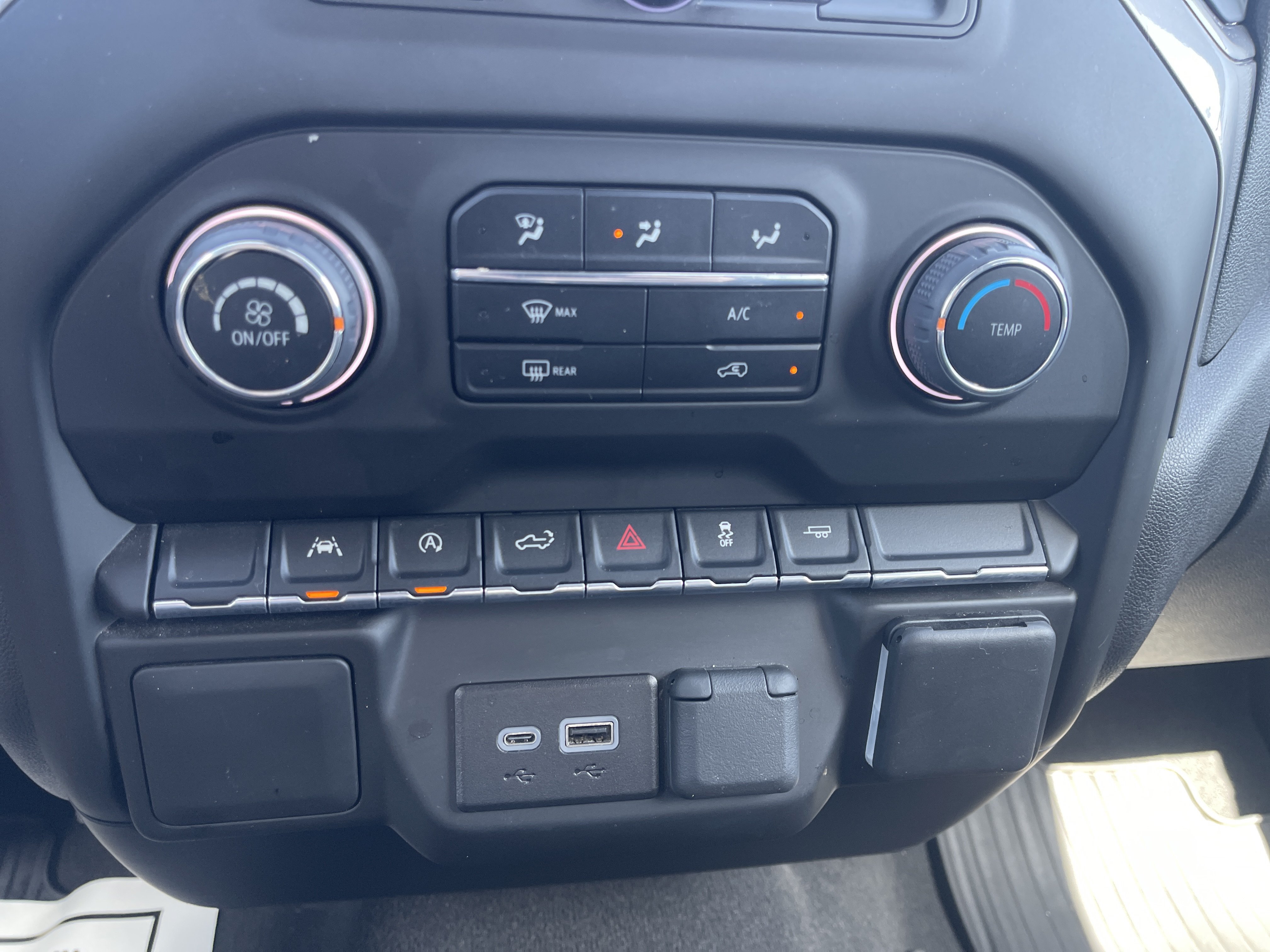 Used 2024 Chevrolet Silverado 1500 Custom RWD image 27