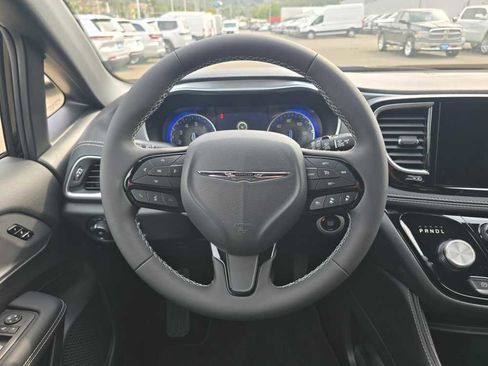 New 2026 Chrysler Pacifica Limited w/ S Appearance Package image 11