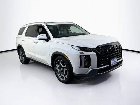 Used 2023 Hyundai Palisade Limited w/ Winter Package AWD/4WD image 3
