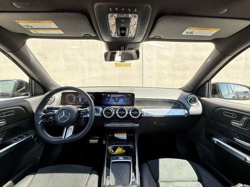 Used 2024 Mercedes-Benz GLB 250 4MATIC image 6