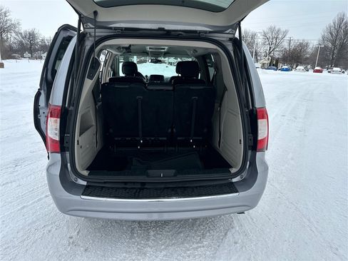 Used 2016 Chrysler Town & Country LX image 12