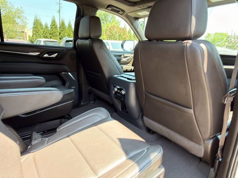 Used 2022 GMC Yukon XL Denali image 18