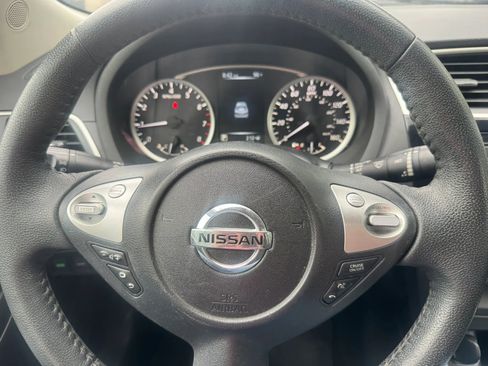 Used 2016 Nissan Sentra SV FWD image 28