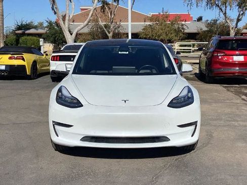 Used 2019 Tesla Model 3 Mid Range image 3