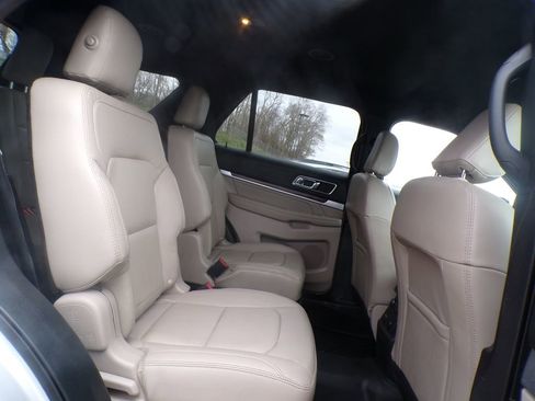 Used 2019 Ford Explorer Limited image 19