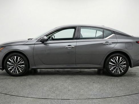 Used 2025 Nissan Altima 2.5 SV image 5